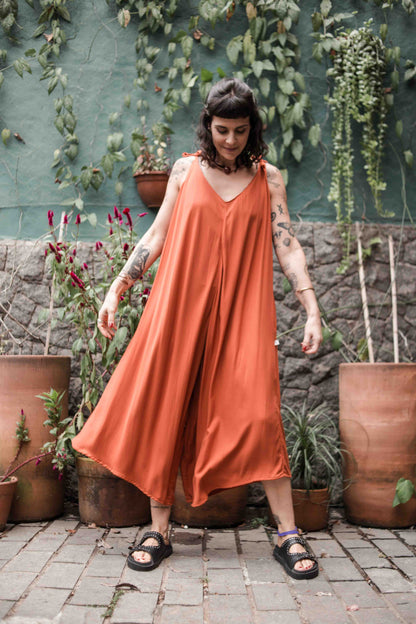 Da Pá Virada | Macacão feminino mutante 󠁯•󠁏󠁏 viscose sarjada terracota - Fuá Ateliê