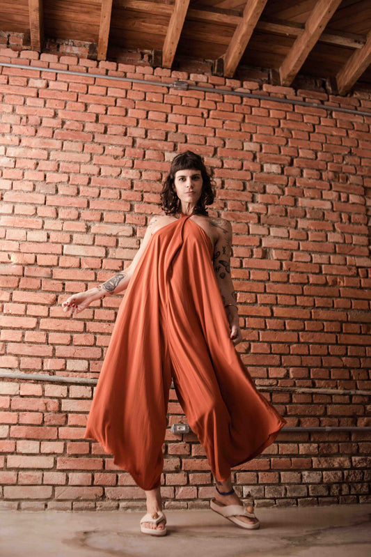 Da Pá Virada | Macacão feminino mutante 󠁯•󠁏󠁏 viscose sarjada terracota - Fuá Ateliê