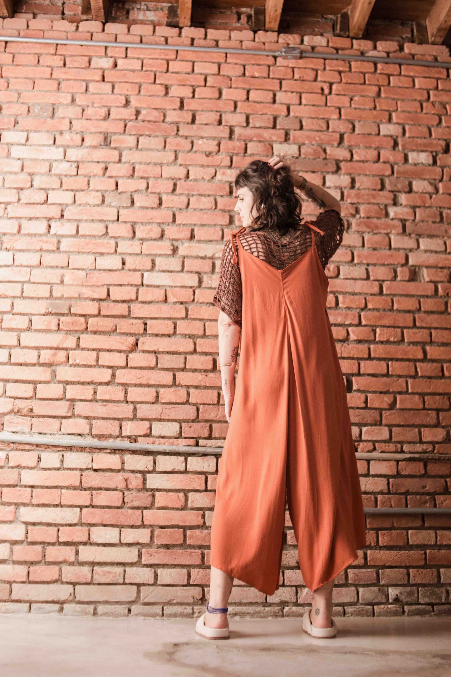 Da Pá Virada | Macacão feminino mutante 󠁯•󠁏󠁏 viscose sarjada terracota - Fuá Ateliê