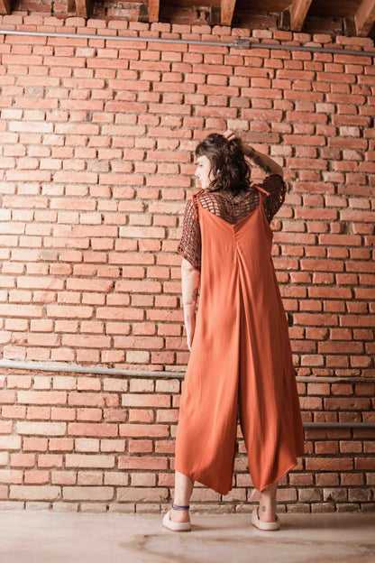 Da Pá Virada | Macacão feminino mutante 󠁯•󠁏󠁏 viscose sarjada terracota - Fuá Ateliê
