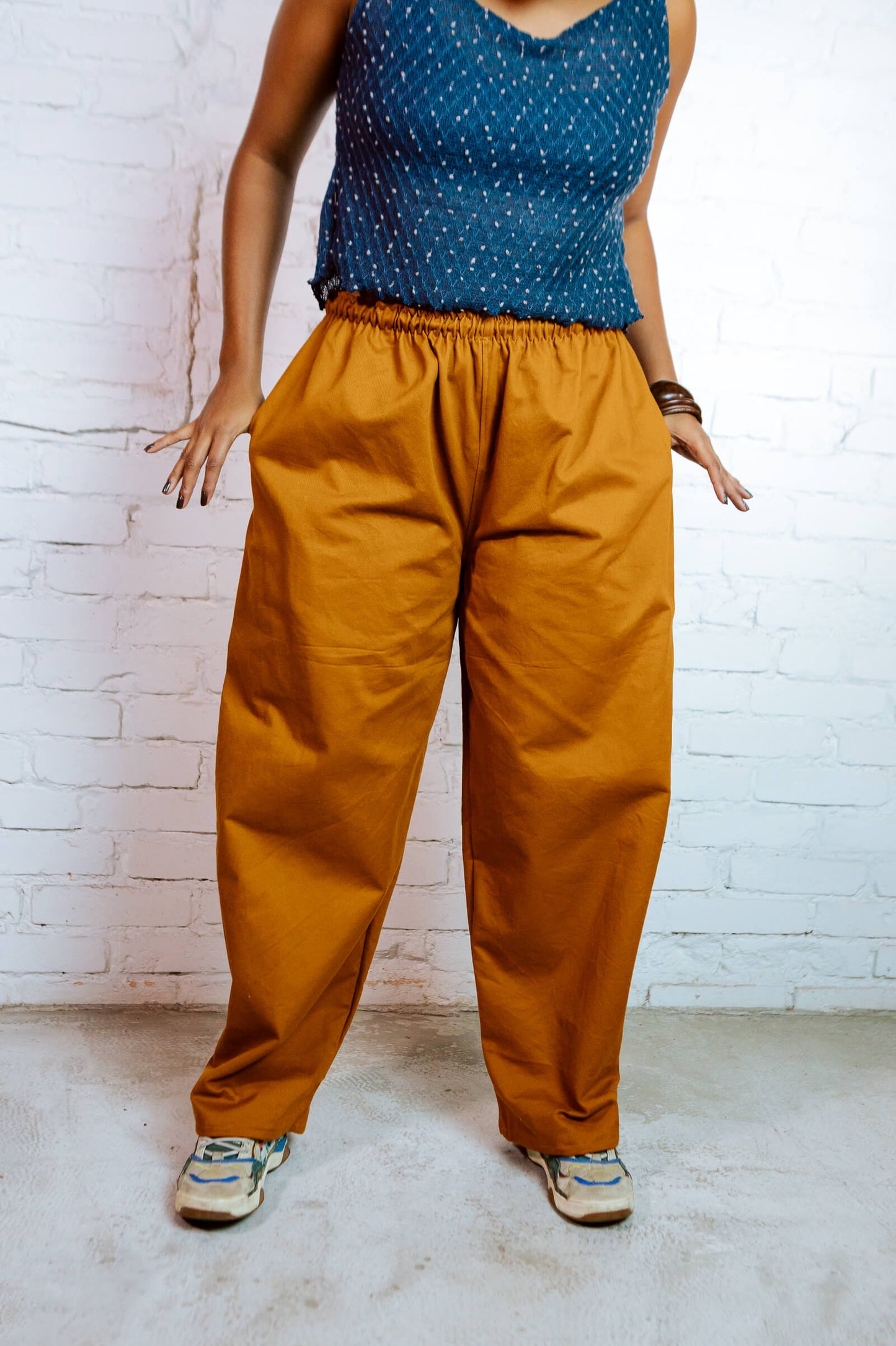 Casulo | Calça barrel leg 󠁯•󠁏󠁏 sarja mostarda - Fuá Ateliê