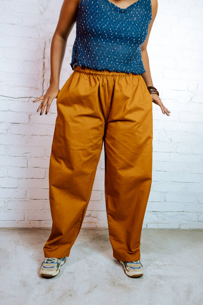 Casulo | Calça barrel leg 󠁯•󠁏󠁏 sarja mostarda - Fuá Ateliê