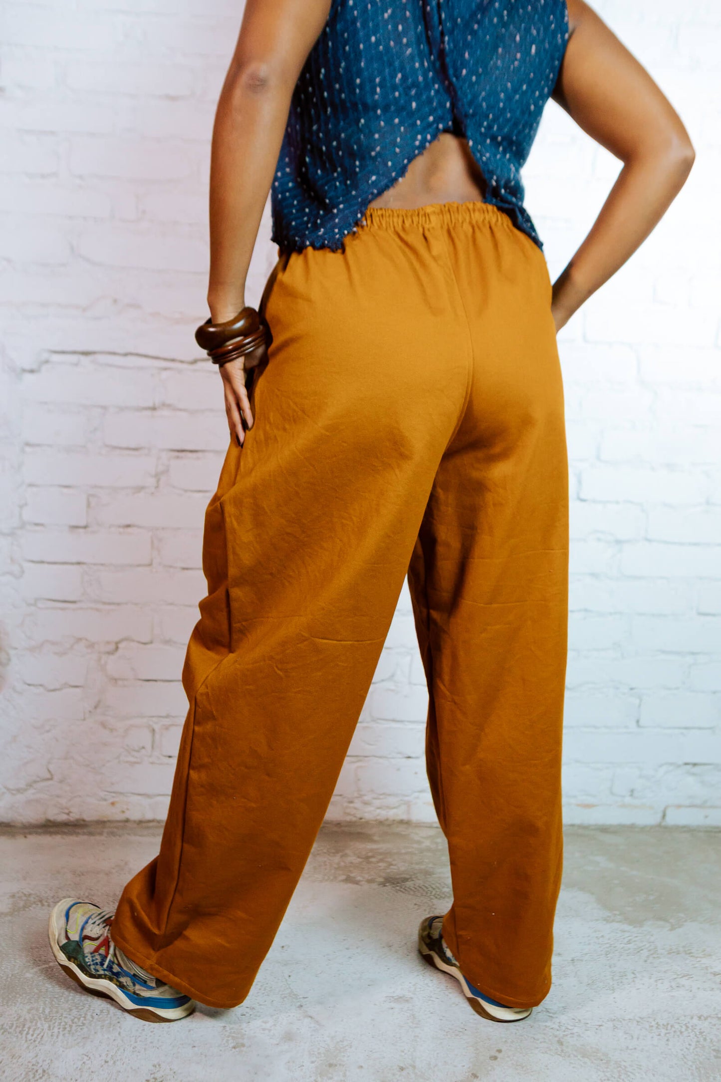 Casulo | Calça barrel leg 󠁯•󠁏󠁏 sarja mostarda - Fuá Ateliê