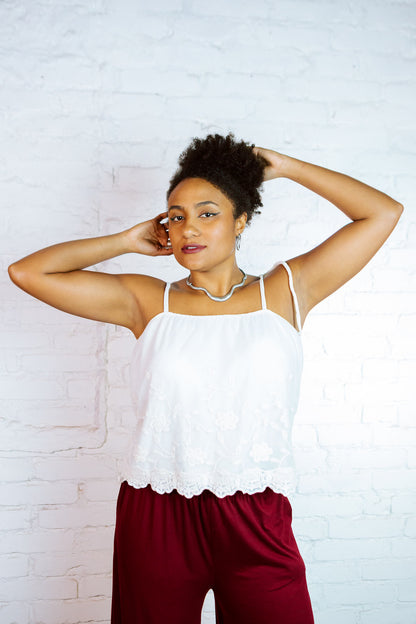 Suspiro | Cropped 󠁯•󠁏󠁏 renda alcinhas ajustáveis branca - Fuá Ateliê