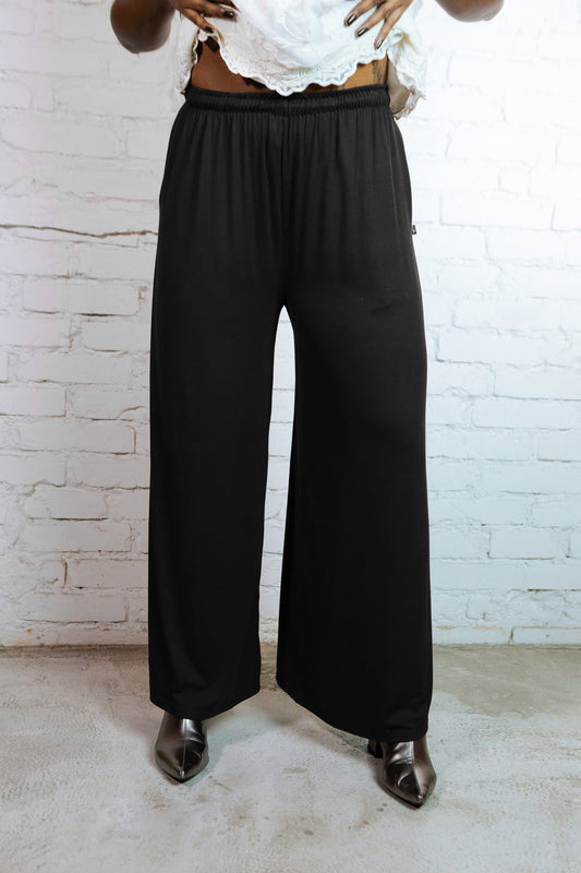 Invertida | Calça wide leg barra extra larga 󠁯•󠁏󠁏 viscolycra preta - Fuá Ateliê