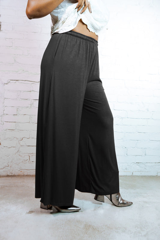 Invertida | Calça wide leg barra extra larga 󠁯•󠁏󠁏 viscolycra preta - Fuá Ateliê