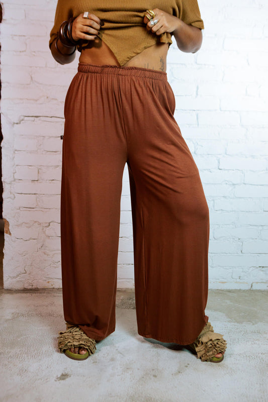 Invertida | Calça wide leg barra extra larga 󠁯•󠁏󠁏 viscolycra marrom - Fuá Ateliê