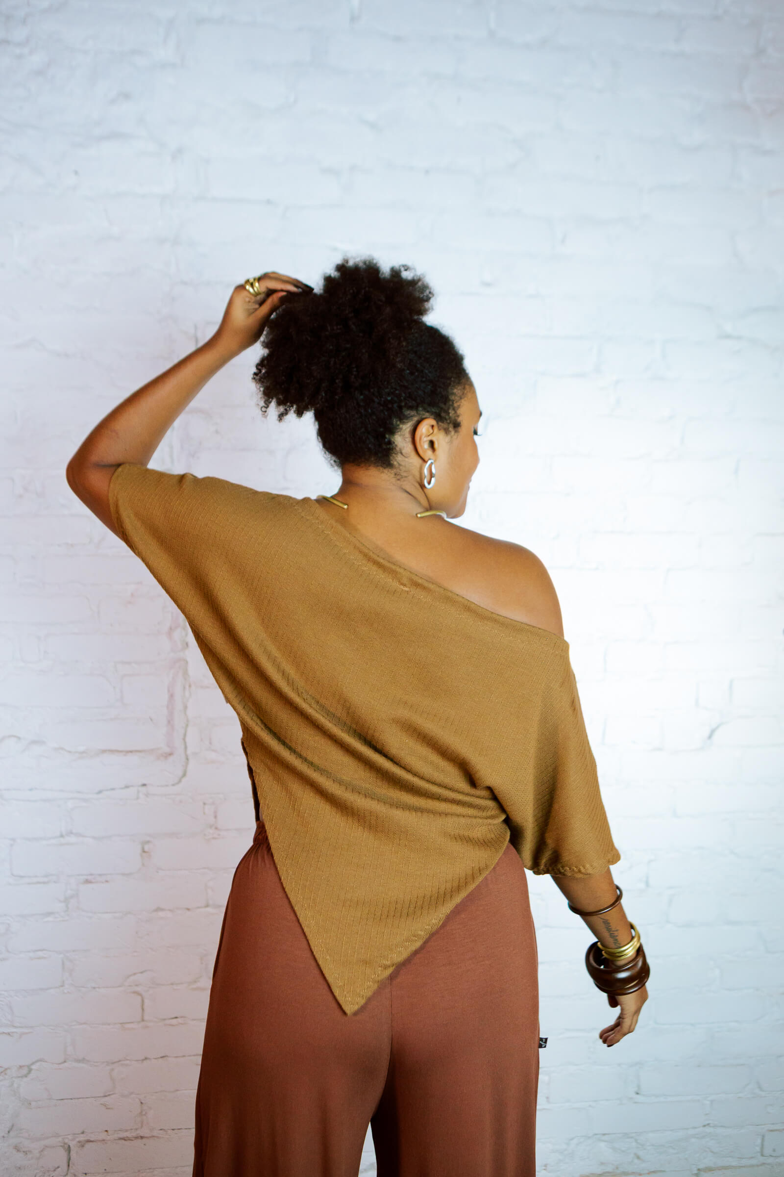 Triângulo | Blusa gola canoa 󠁯•󠁏󠁏 algodão mostarda - Fuá Ateliê