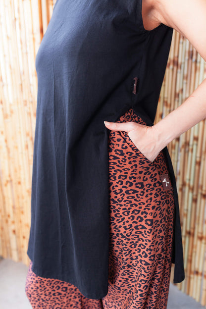 Beca | Blusa oversized regata longa 󠁯•󠁏󠁏 algodão BCI preta - Fuá Ateliê