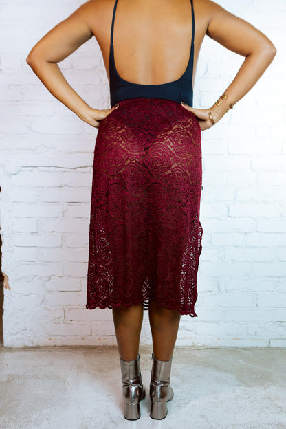 Renda - se | Saia midi 󠁯•󠁏󠁏 renda algodão vinho - Fuá Ateliê