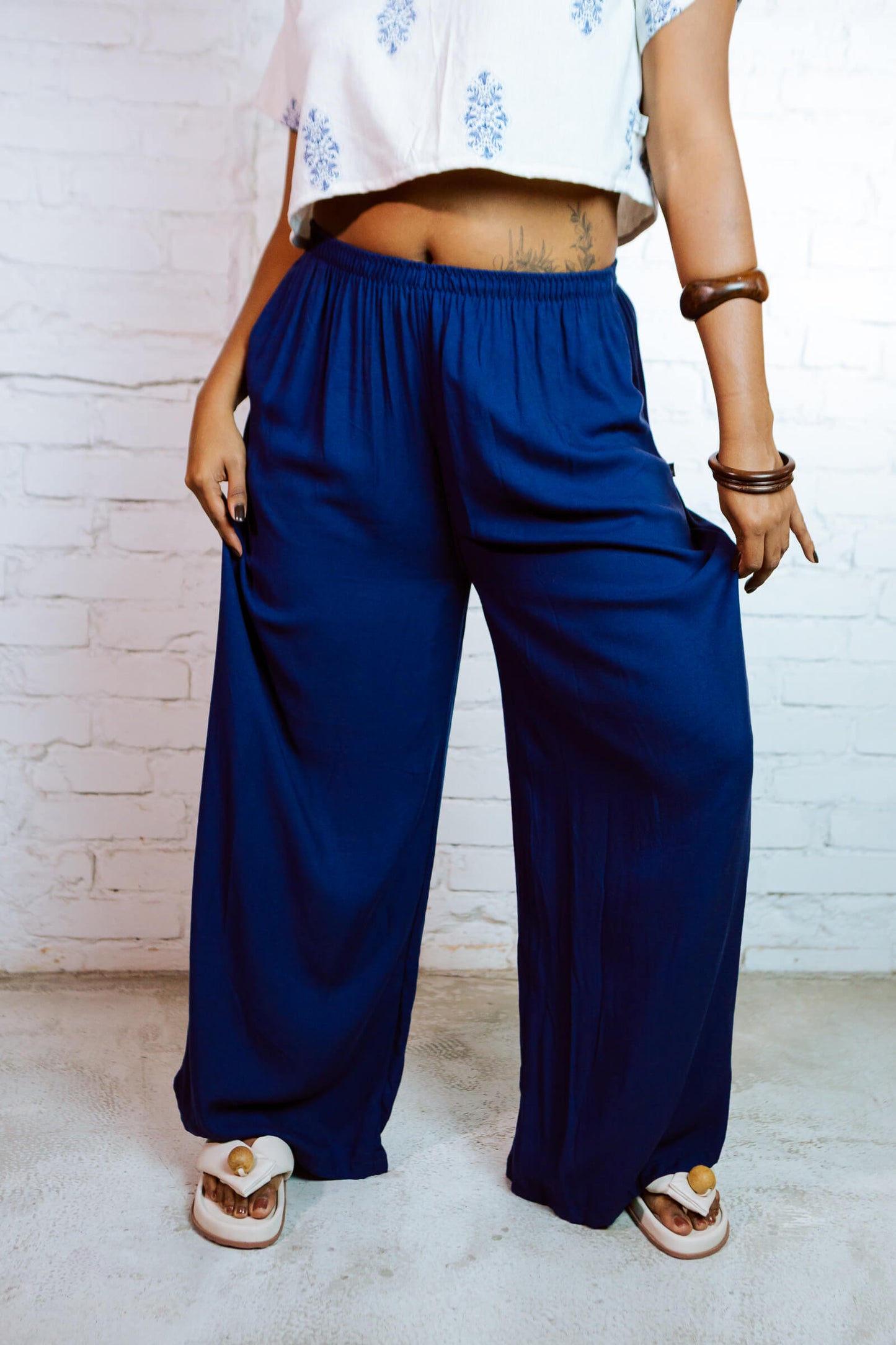 Querida | Calça pantalona fluida 󠁯•󠁏󠁏 viscose sarjada marinho - Fuá Ateliê