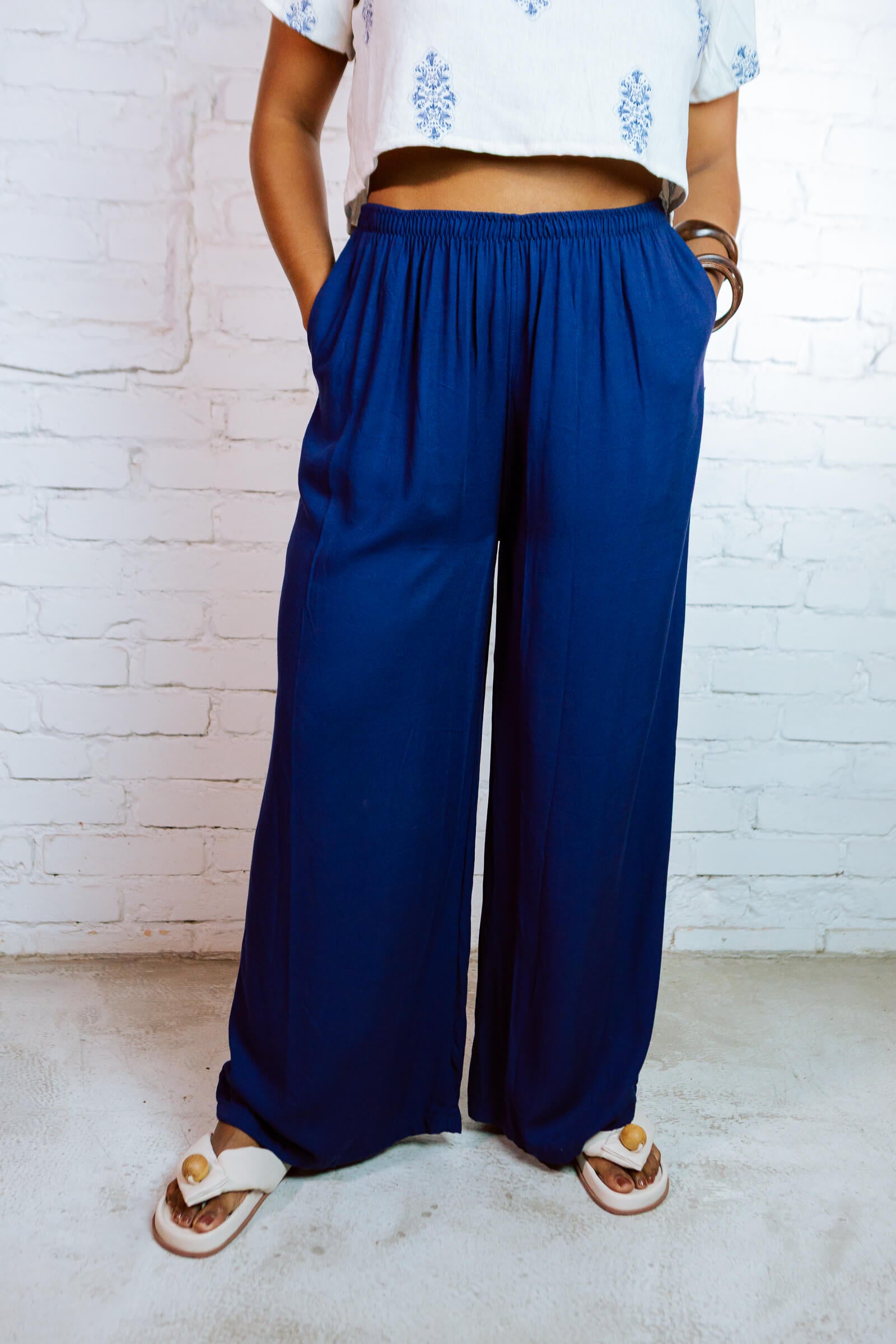 Querida | Calça pantalona fluida 󠁯•󠁏󠁏 viscose sarjada marinho - Fuá Ateliê