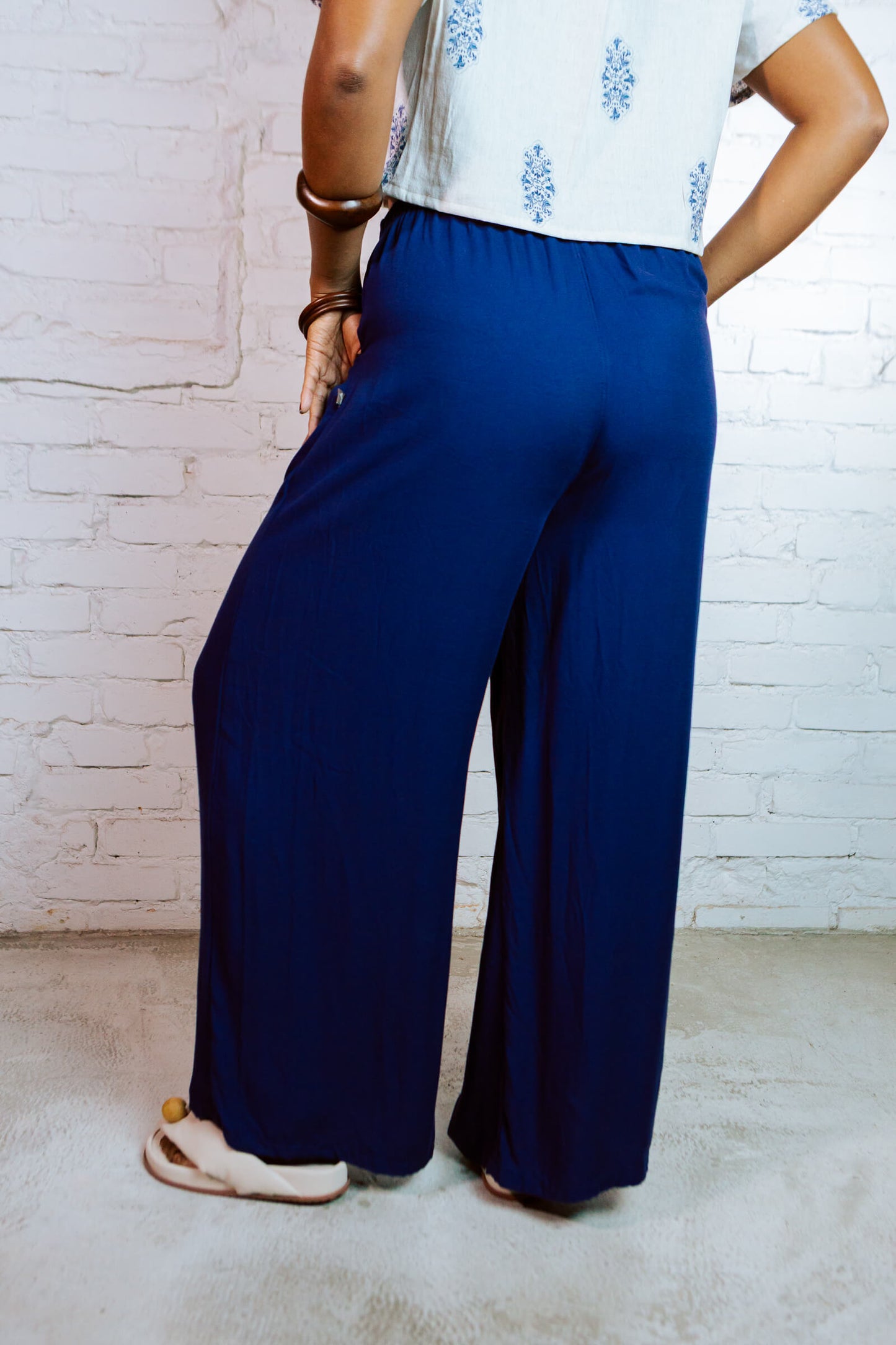 Querida | Calça pantalona fluida 󠁯•󠁏󠁏 viscose sarjada marinho - Fuá Ateliê